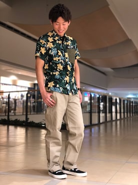 「AVIREX（アヴィレックス）のアイテム（スリッポン）」を使った、大山凌さん（メンズ・174cm）の春コーディネート