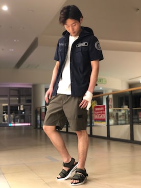 「AVIREX（アヴィレックス）のアイテム（サンダル）」を使った、大山凌さん（メンズ・174cm）の夏コーディネート