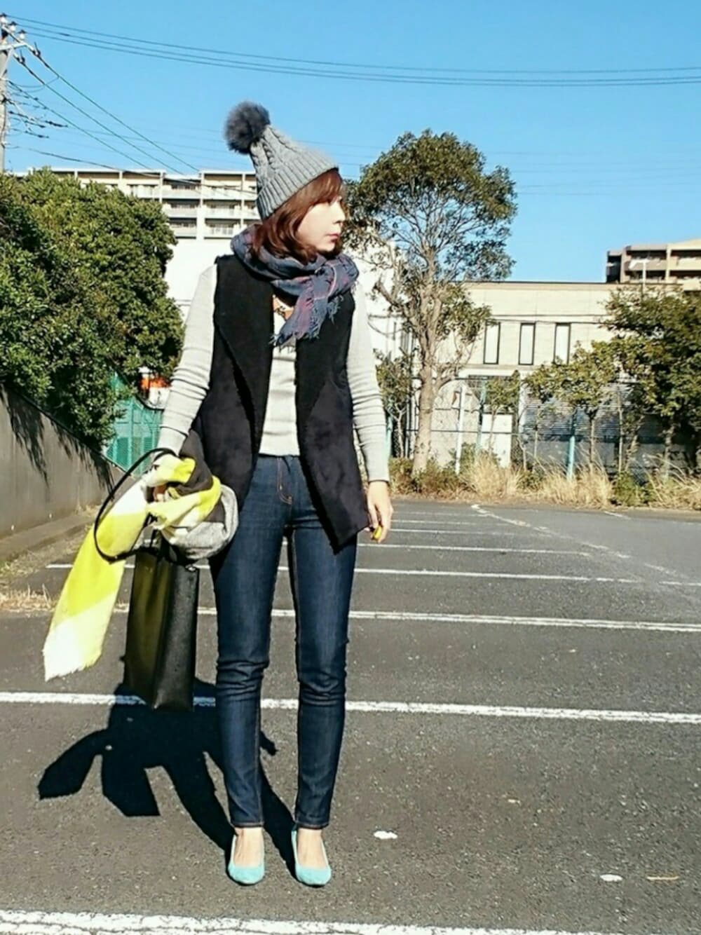 ZARAのアイテムを使った「ムートンベスト」の人気ファッション