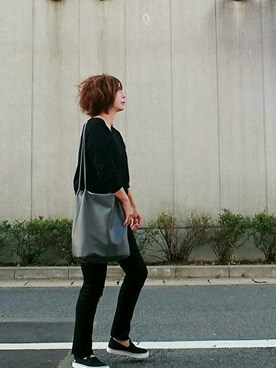 「真っ黒コーデ」｜「アイテム（スリッポン）」を使った、98mayuさん（レディース・157cm）の秋コーディネート