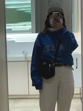 「ブルー x ホワイト」｜「アイテム（スウェット）」を使った、テンさんさん（レディース・157cm）の冬コーディネート