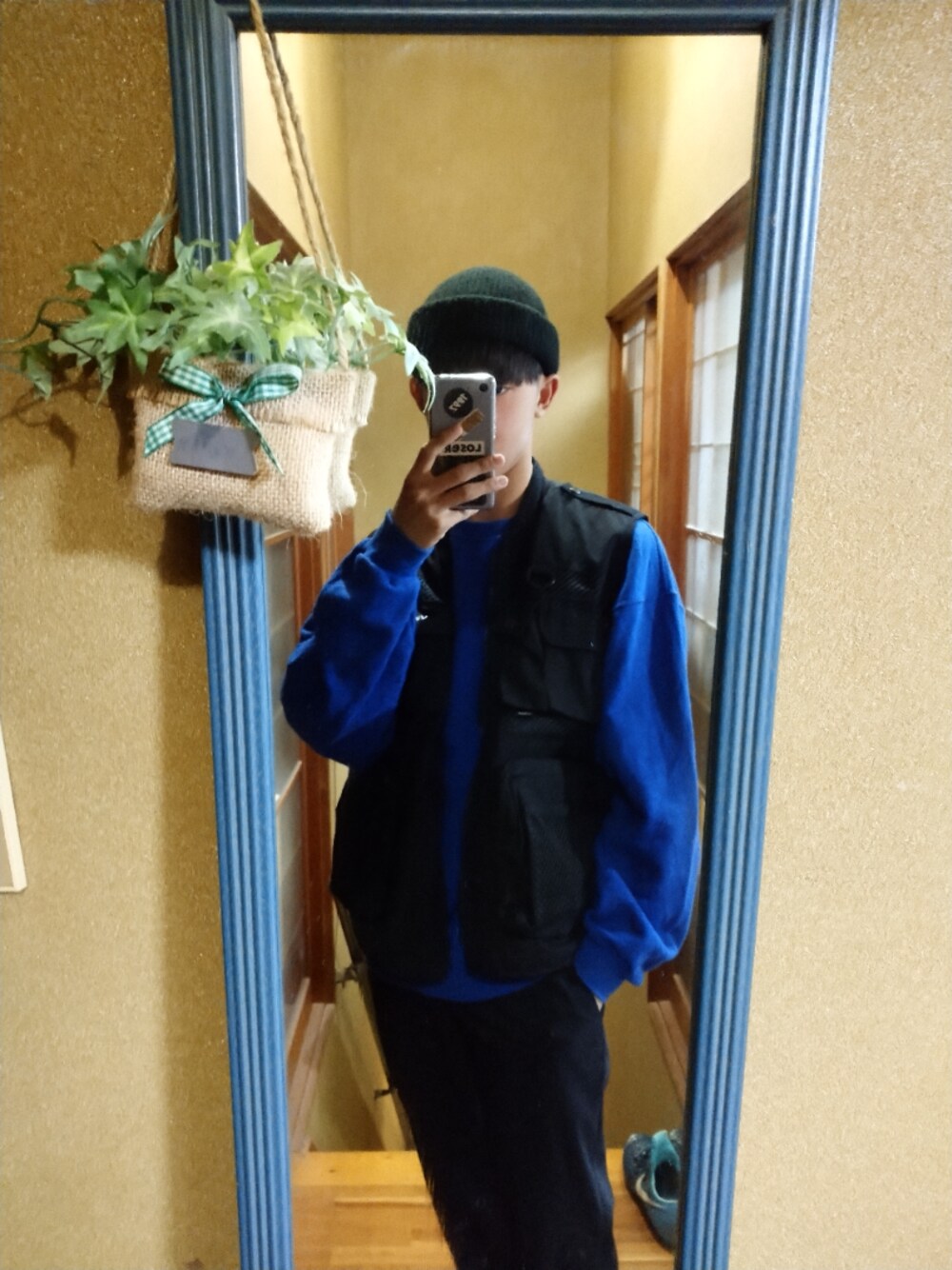 「UNIQLOのアイテム（スラックス、ブルー系）」を使った、仁モンさん（メンズ・165cm）の春コーディネートの1枚目の写真