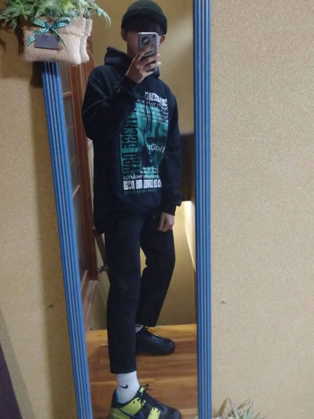 「GUのアイテム（その他パンツ、ブラック系）」を使った、仁モンさん（メンズ・165cm）の春コーディネートの1枚目の写真