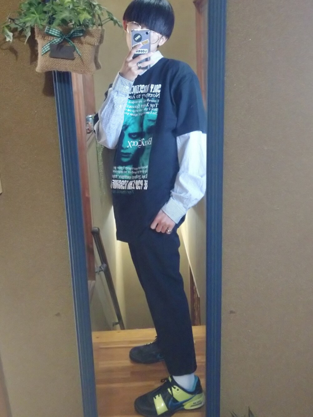 「不明のアイテム（Tシャツ/カットソー、ブラック系）」を使った、仁モンさん（メンズ・165cm）の春コーディネートの1枚目の写真