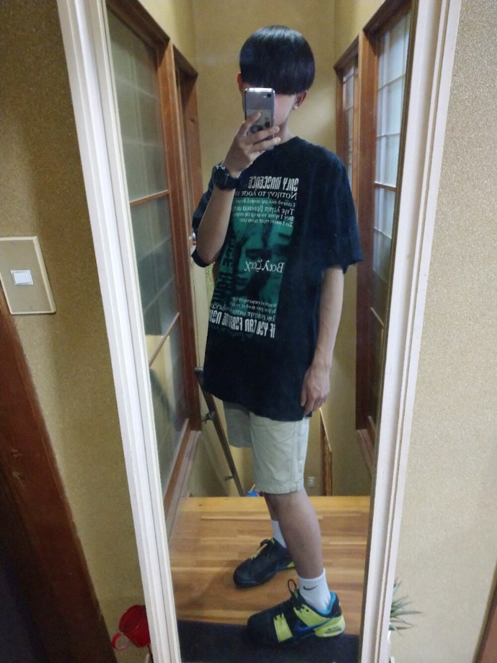 「古着のアイテム（Tシャツ/カットソー、ブラック系）」を使った、仁モンさん（メンズ・165cm）の春コーディネートの1枚目の写真