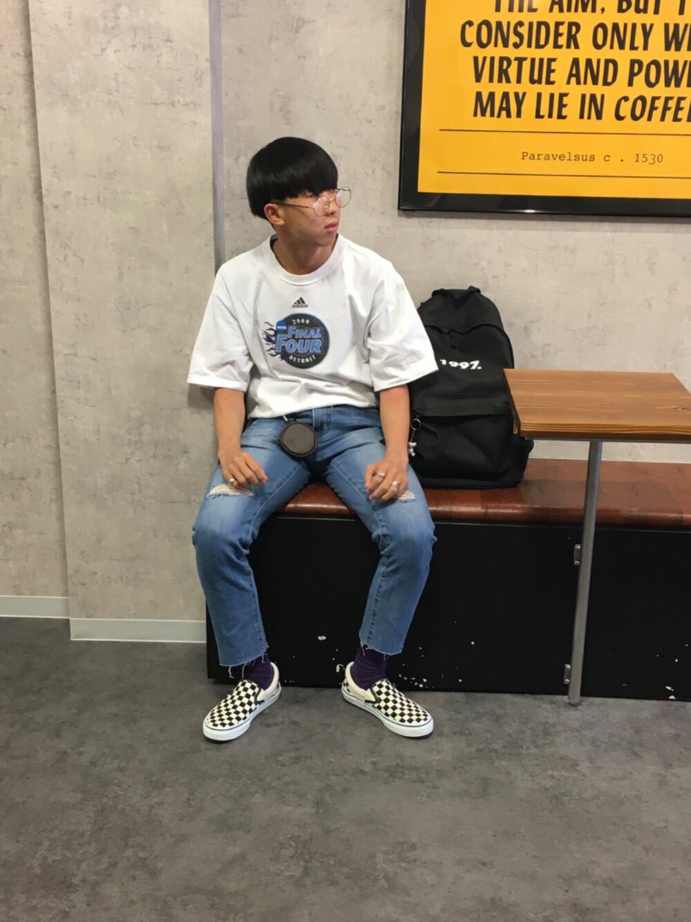 「adidasのアイテム（Tシャツ/カットソー、ホワイト系）」を使った、仁モンさん（メンズ・165cm）の夏コーディネートの1枚目の写真