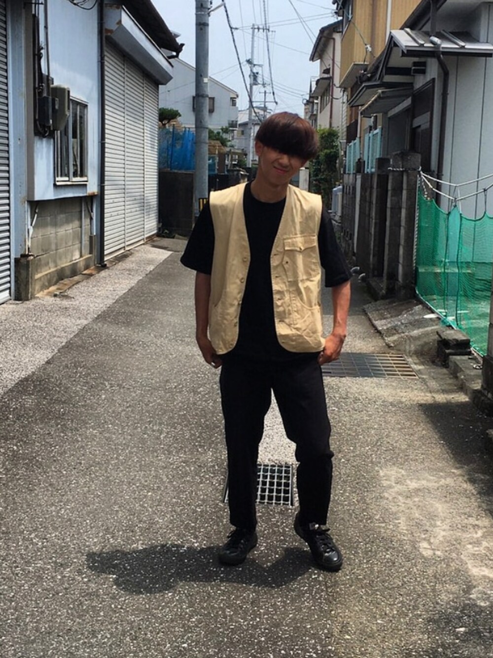 「CONVERSEのアイテム（スニーカー、ブラック系）」を使った、仁モンさん（メンズ・165cm）の秋コーディネートの1枚目の写真
