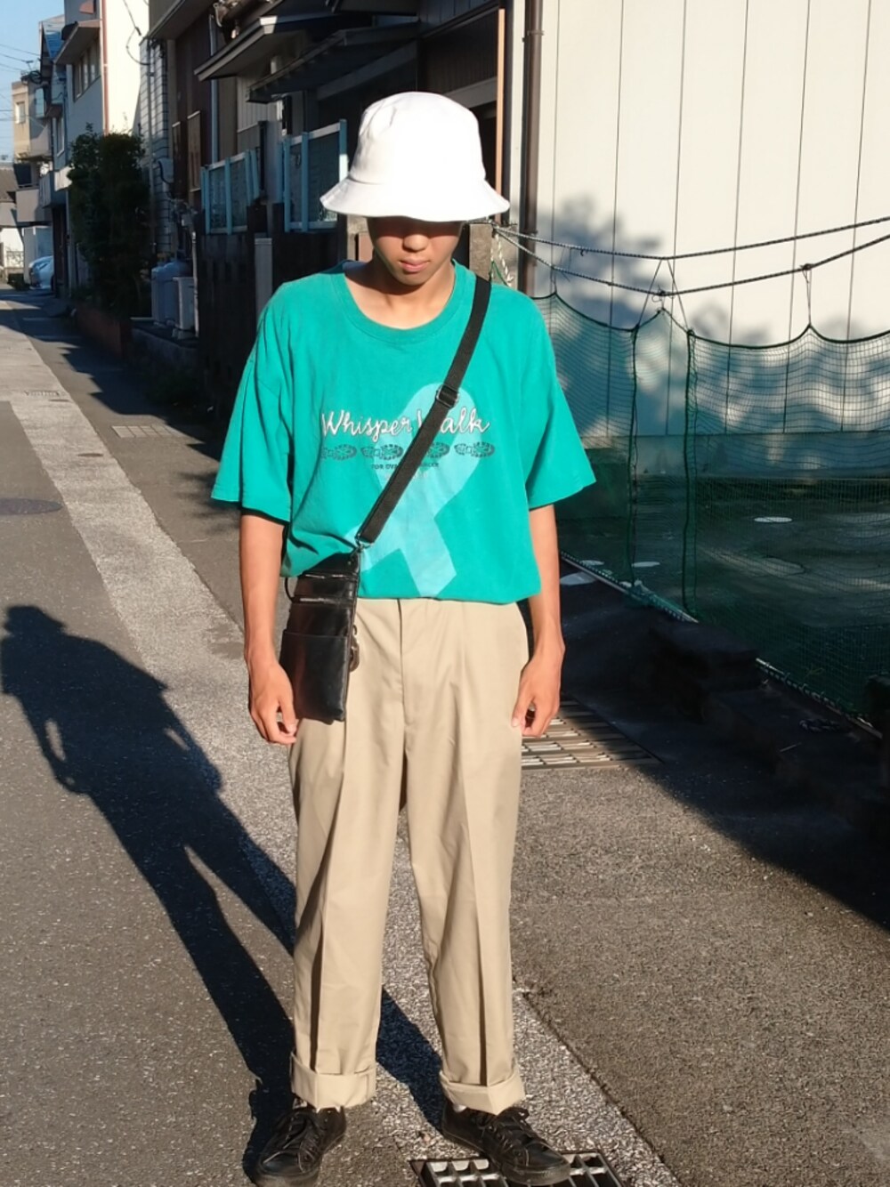 「CONVERSEのアイテム（スニーカー、ブラック系）」を使った、仁モンさん（メンズ・165cm）の秋コーディネートの1枚目の写真