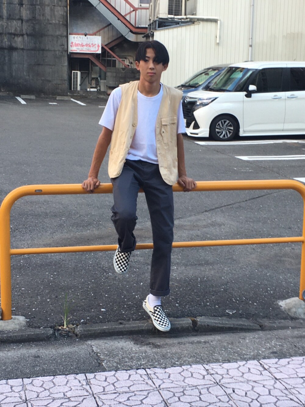 「VANSのアイテム（スリッポン、ホワイト系）」を使った、仁モンさん（メンズ・165cm）の秋コーディネートの1枚目の写真