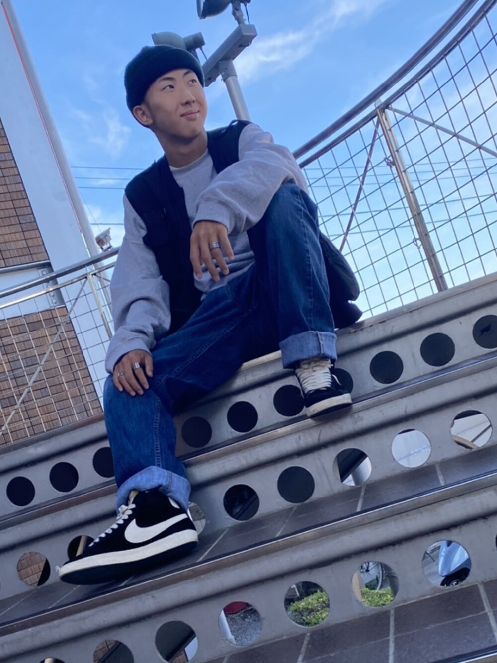 「NIKEのアイテム（スニーカー、ブラック系）」を使った、仁モンさん（メンズ・165cm）の秋コーディネートの1枚目の写真