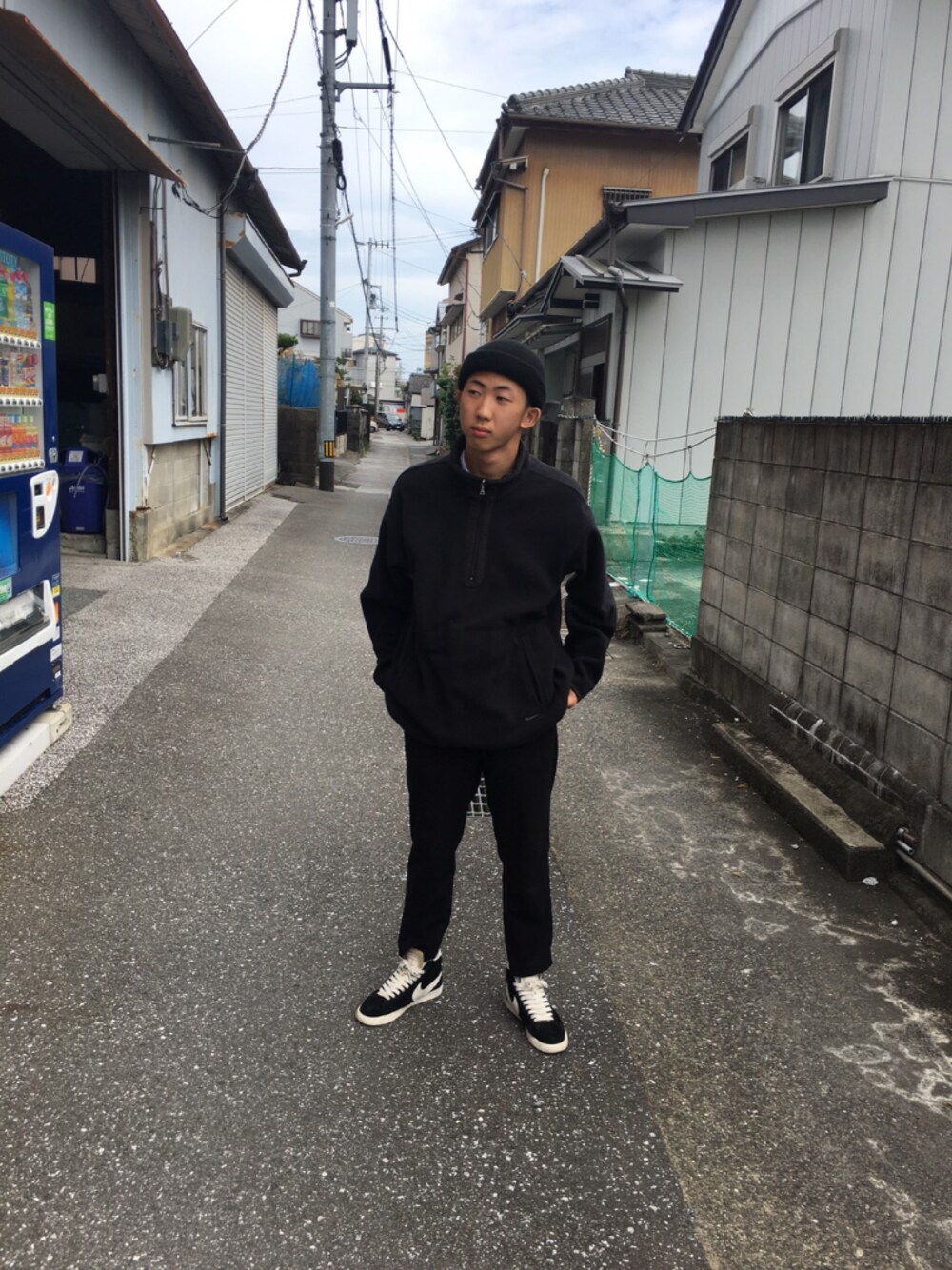 「NIKEのアイテム（スニーカー、ブラック系）」を使った、仁モンさん（メンズ・165cm）の秋コーディネートの1枚目の写真