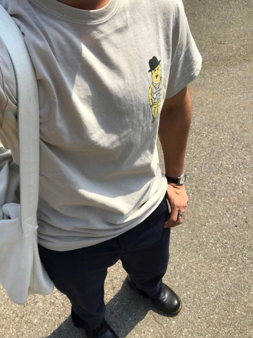 「夏コーデ、レトロ、Dr.Martens、パーマかけたよ、BIGTIME」｜「bigtimeのアイテム（Tシャツ/カットソー、ベージュ系）」を使った、Taiseiさん（メンズ・175cm）の夏コーディネートの1枚目の写真