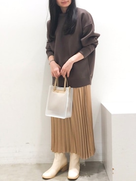 「バレンタインデートスタイル」｜「アイテム（スウェット）」を使った、NUIさん（レディース・158cm）の冬コーディネート