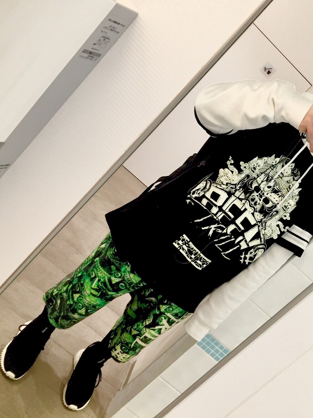「BUMP OF CHICKEN、チャマ、KTZxBEENTRILL、ktz、BEEN TRILL」｜「KTZ×BEENTRILLのアイテム（Tシャツ/カットソー、ブラック系）」を使った、ゆきさん（メンズ・160cm）の春コーディネートの1枚目の写真