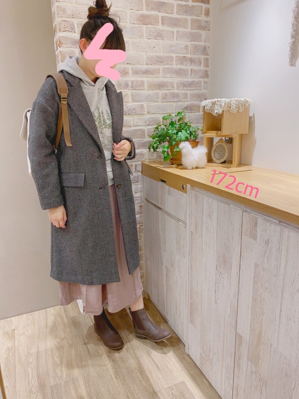 「冬コーデ、大人カジュアル、着回しコーデ、ロングアウター、くすみピンク、パーカー、カジュアルガーリー、へリンボーン、サマンサモスモス(Samansa Mos2)、ツハル」｜「Samansa Mos2の麻ウール起毛テレデランスカート（スカート、ピンク系）」を使った、sm2ogikuboさん（レディース・172cm）の冬コーディネートの1枚目の写真