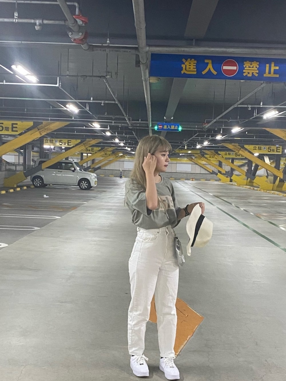 「ZARA、NIKE、帽子、むぎわら帽子、緑、シンプル、おしゃれさんと繋がりたい」｜「IRUSEのアイテム（シャツ/ブラウス、グリーン系）」を使った、あき　きかさん（レディース・155cm）の夏コーディネートの1枚目の写真