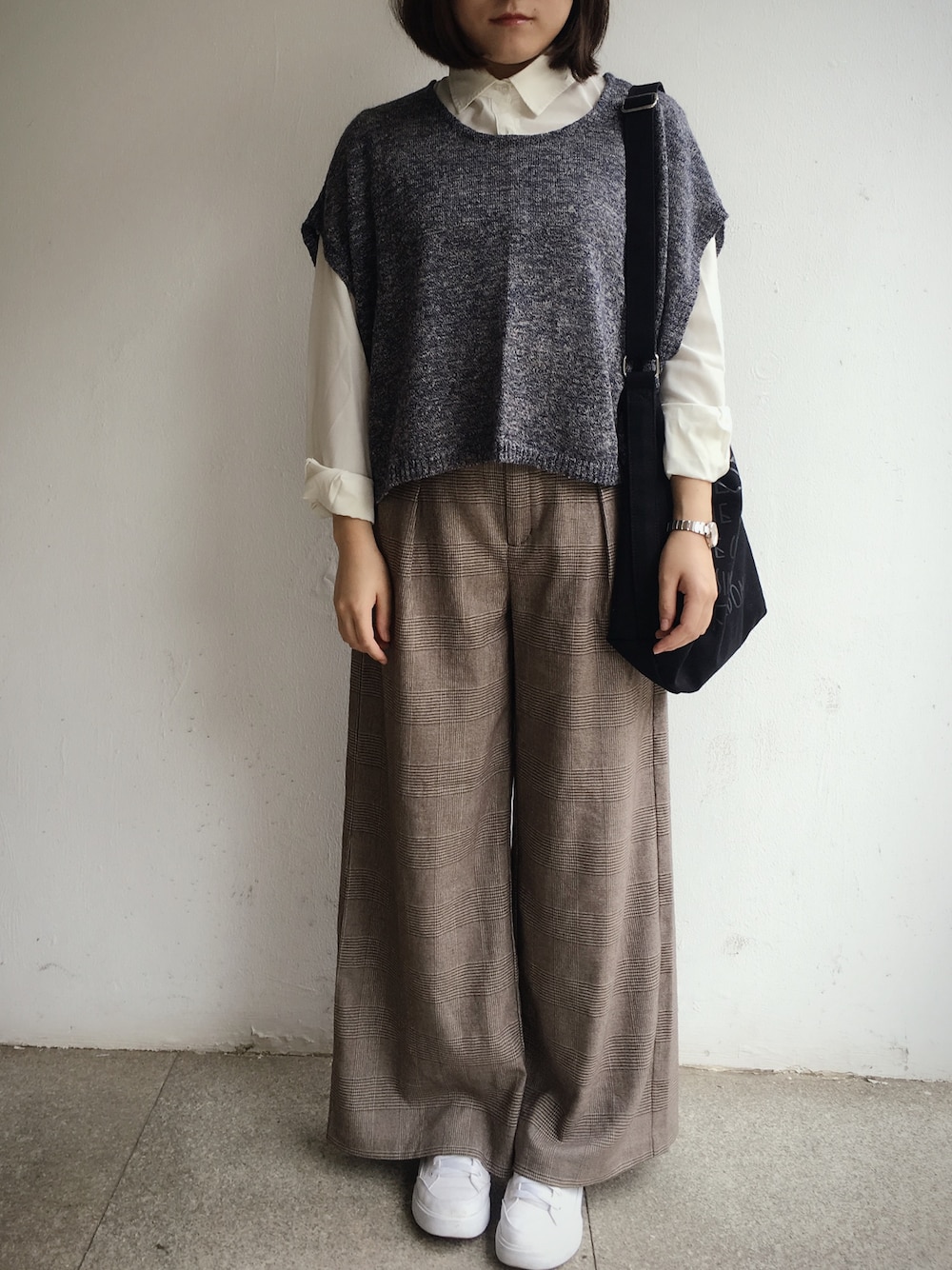 「GUのアイテム（パンツ、グレー系）」を使った、YOUYOUさん（レディース・161cm）の秋コーディネートの1枚目の写真