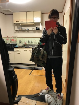 「ADAM ET ROPE'（アダムエロペ）のアイテム（ライダースジャケット）」を使った、アリマ サトシさん（メンズ・166cm）の秋コーディネート