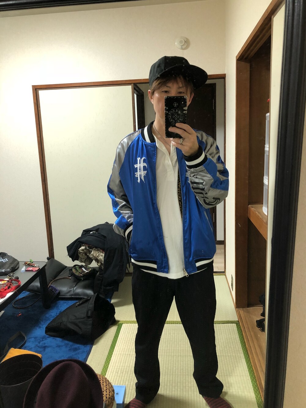 「秋服準備はじめました、スカジャン、ジョンブル、おしゃれさんと繋がりたい、秋コーデ、キャップ、ひょうがら、シンプル、秋冬、Tシャツ」｜「BEEN TRILLのアイテム（スタジャン、ブルー系）」を使った、アリマ サトシさん（メンズ・166cm）の秋コーディネートの1枚目の写真
