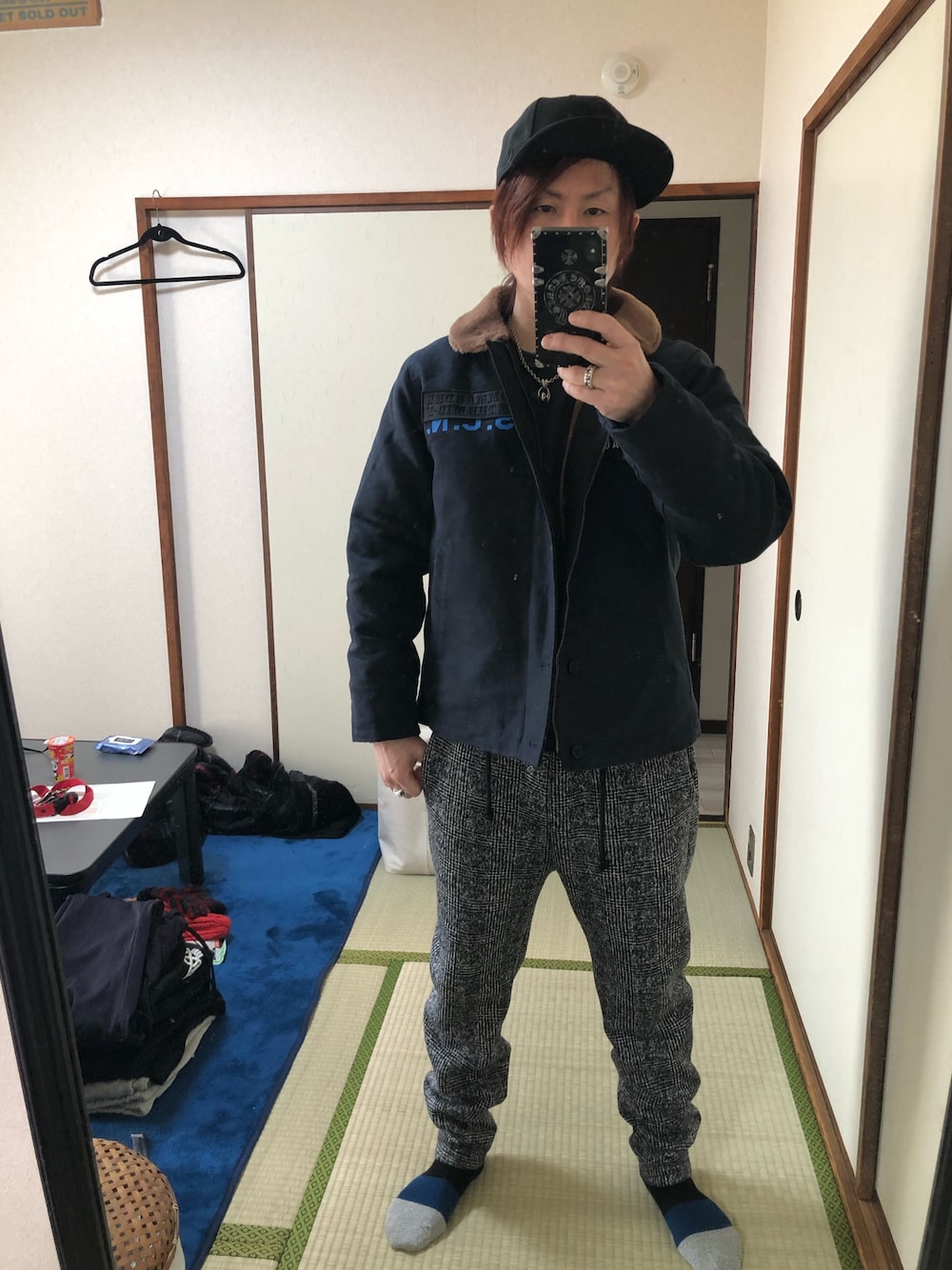 「シンプル、大人カジュアル、冬コーデ、いいね、save、フォローお願いします🤑、スウェット、おしゃれさんと繋がりたい、グレー、aj1、スウェットパンツ、スイーツ男子」｜「Subcietyのアイテム（ミリタリージャケット、ブルー系）」を使った、アリマ サトシさん（メンズ・168cm）の冬コーディネートの1枚目の写真