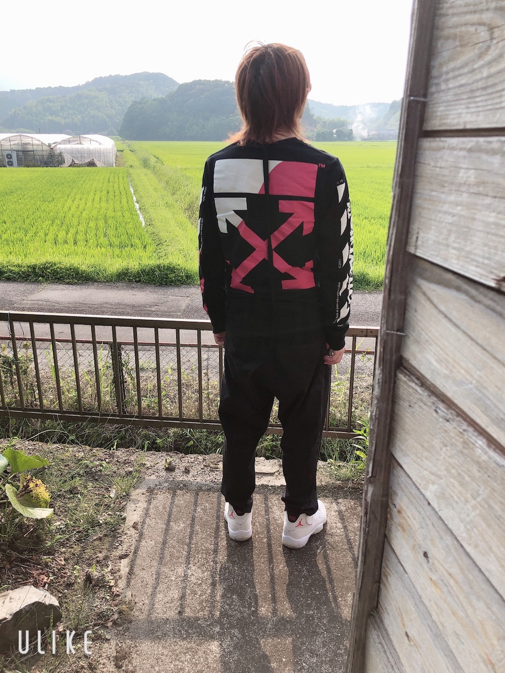 「夏コーデ、今日のコーデ、オトナカジュアル、ブラック、黒、AJ11、ビッグシルエット、大人コーデ、ゆうな、off white」｜「off whiteのアイテム（Tシャツ/カットソー、ブラック系）」を使った、アリマ サトシさん（メンズ・168cm）の夏コーディネートの1枚目の写真