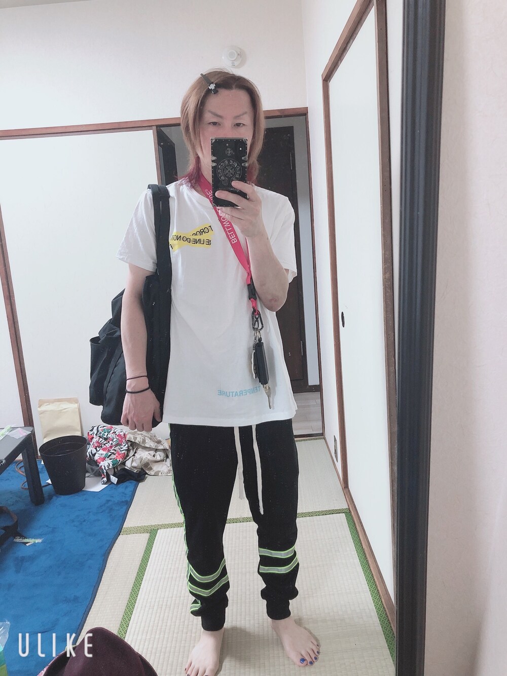 「休日スタイル、大人カジュアル、おしゃれさんと繋がりたい、夏コーデ、off white、シンプルスタイル、いいね、save、フォローお願いします🤑、白Tシャツ、ビッグシルエット、ゆうな」｜「off whiteのOFF-WHITE 『FIRETAPE』Tシャツ（Tシャツ/カットソー、ホワイト系）」を使った、アリマ サトシさん（メンズ・168cm）の夏コーディネートの1枚目の写真