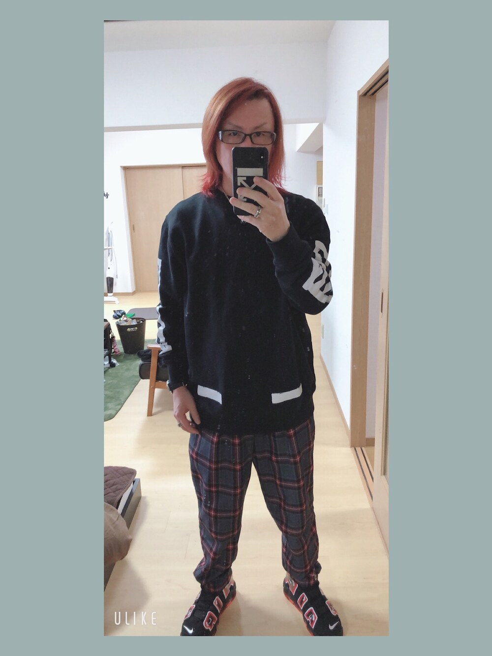 「春コーデ、シンプル、off white、モアテン、ゆうな、おしゃれさんと繋がりたい、スニーカー、いいね、save、フォローお願いします🤑、きれいめカジュアル、オトナカジュアル」｜「off whiteのアイテム（スウェット、ブラック系）」を使った、アリマ サトシさん（メンズ・168cm）の春コーディネートの1枚目の写真