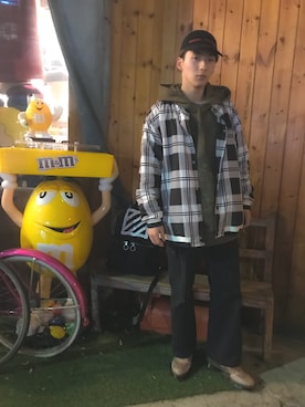 「off white（オフホワイト）のアイテム（バックパック/リュック）」を使った、yuma!さん（メンズ・174cm）の冬コーディネート