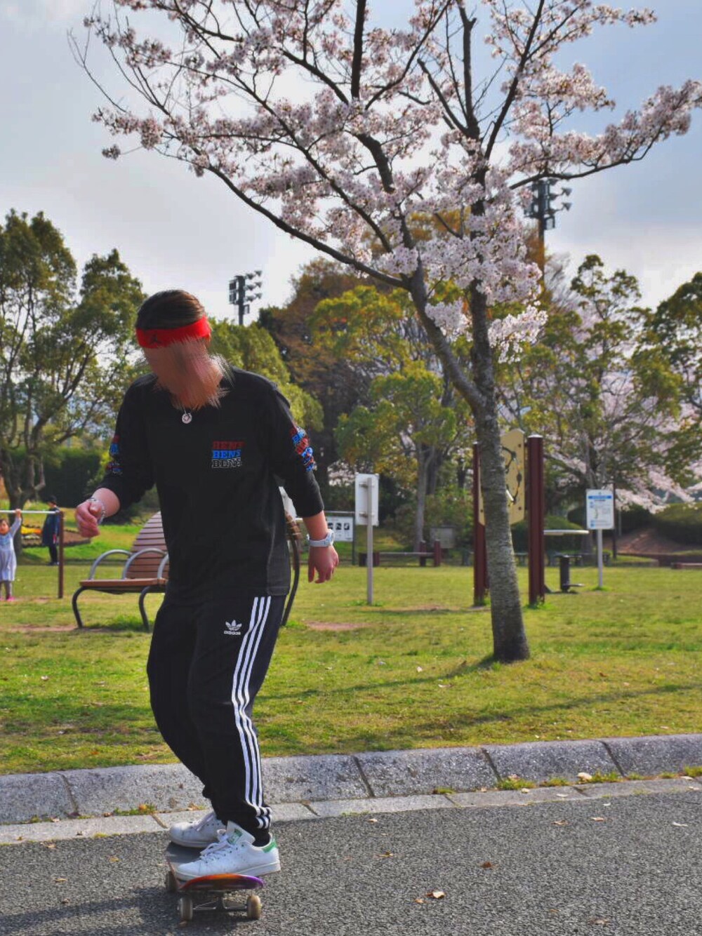 「ストリート、スケボー」｜「BEN DAVISのアイテム（Tシャツ/カットソー、ブラック系）」を使った、mifyi🥀さん（レディース・157cm）の夏コーディネートの1枚目の写真