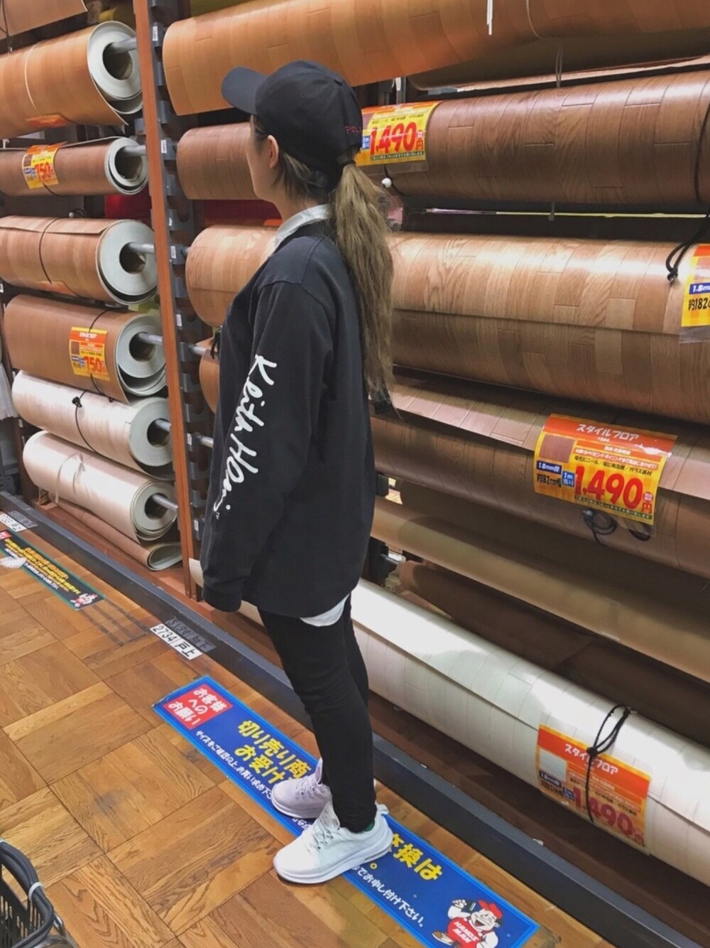 「ストリート、メンズライク、モノトーン、重ね着、ウエストポーチ、AIR MAX」｜「POLO RALPH LAURENのPOLO Ralph Lauren/ポロラルフローレン クラシック ポニー ベースボール キャップ（キャップ、ブラック系）」を使った、mifyi🥀さん（レディース・157cm）の秋コーディネートの1枚目の写真