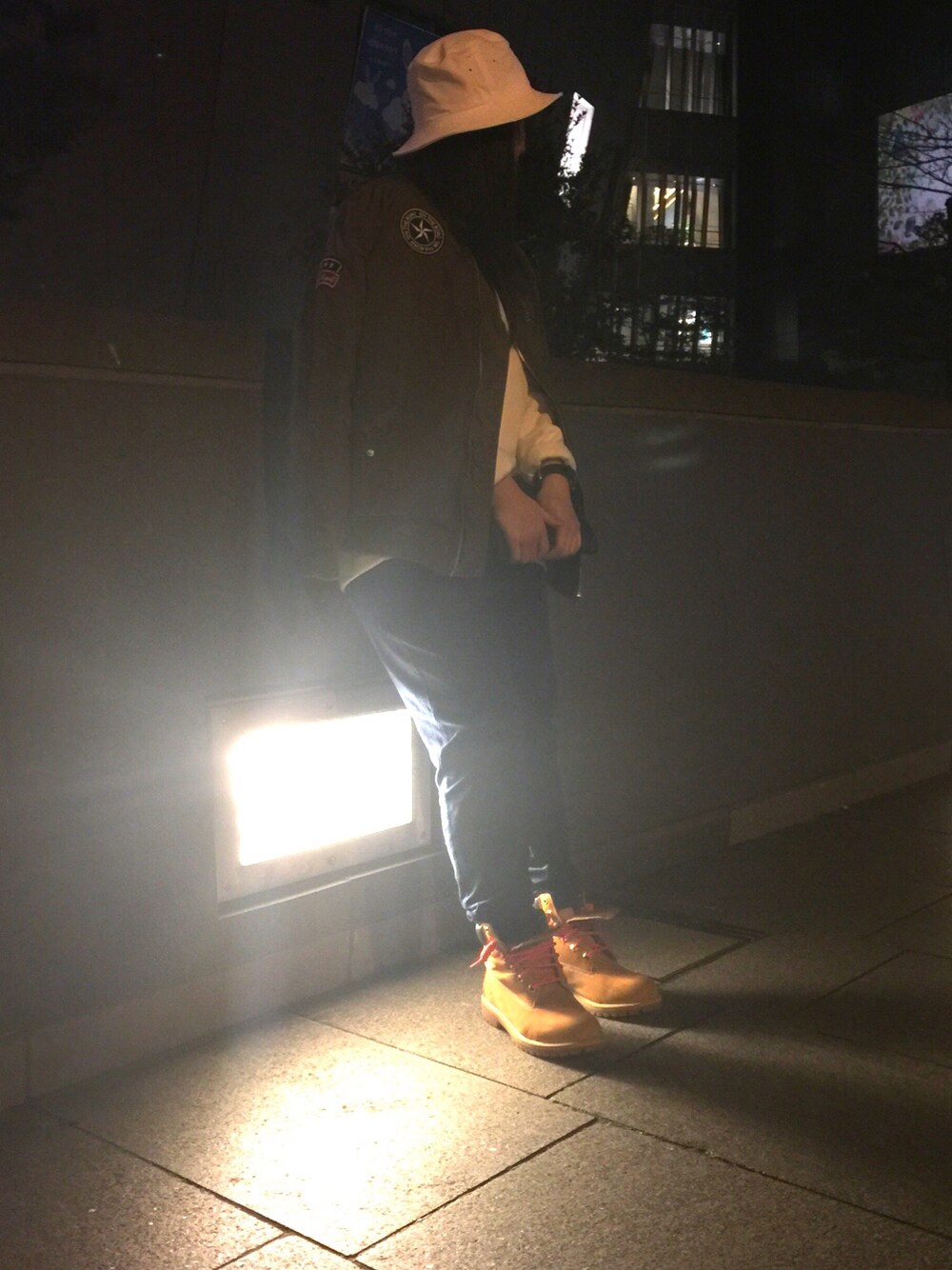 「ストリート、メンズライク」｜「no brandのアイテム（ハット、ホワイト系）」を使った、mifyi🥀さん（レディース・157cm）の冬コーディネートの1枚目の写真