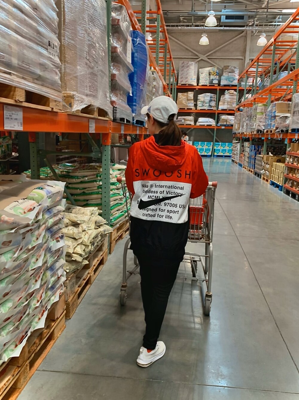 「nikeコーデ、スポーツミックス、カジュアル、メンズライク」｜「NIKEのアイテム（キャップ、ホワイト系）」を使った、mifyi🥀さん（レディース・157cm）の春コーディネートの1枚目の写真