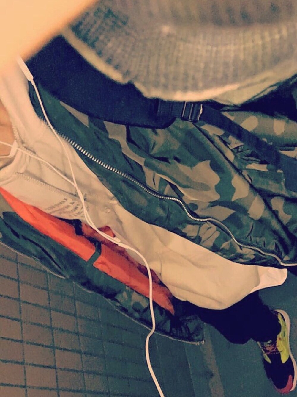 「ootd、outfit、casual、sneakers、streetstyle、yeezy、reebok、2017ss、supreme、あけおめ」｜「Bershkaのアイテム（ダウンジャケット/コート、その他）」を使った、Asap0719さん（メンズ・170cm）の冬コーディネートの1枚目の写真