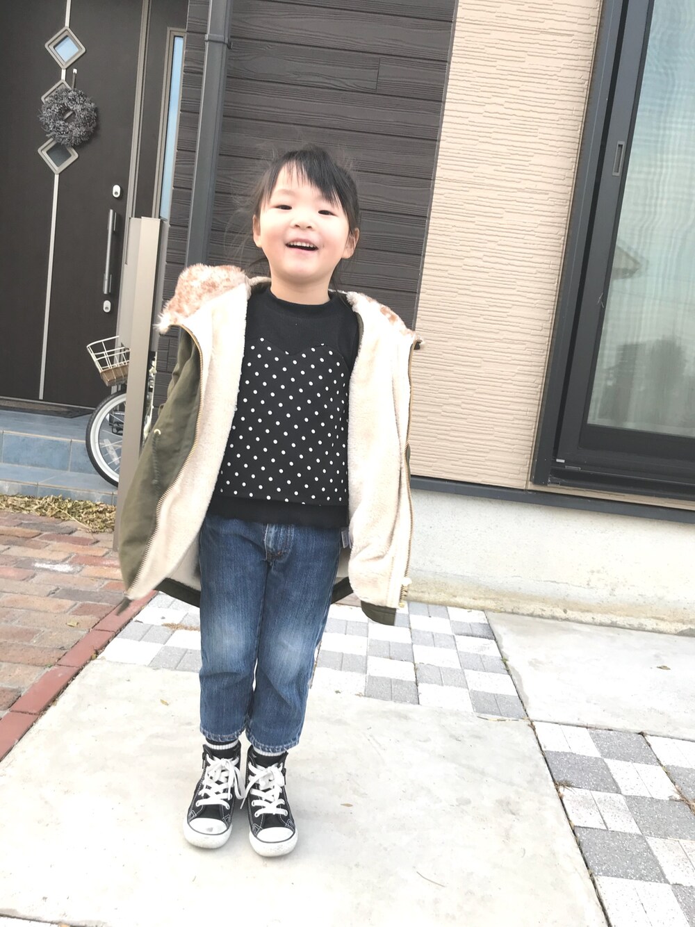「キッズファッション、キッズコーデ、4歳、おんなのこ、ライトオン(Right-on)、ミリタリージャケット、プティマイン(petit main)、エドウィン」｜「Right-onの【MPS】モッズコート （モッズコート、グリーン系）」を使った、Neeeee♡さん（キッズ・100cm）の冬コーディネートの1枚目の写真