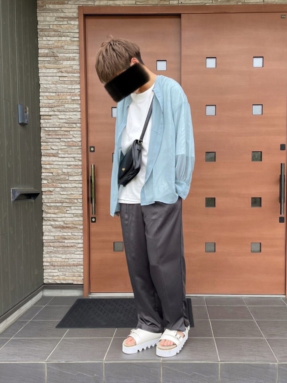 「シンプルコーデ、今日のコーデ、プチプラ、メンズがウィメンズを着る、男がレディース物着てもいいじゃない、キレイめ、レディース男子、春夏コーデ、水色、おしゃれさんと繋がりたい」｜「Happy Johnのヨークシアーシャツ（シャツ/ブラウス、ブルー系）」を使った、ilh.さん（メンズ・178cm）の夏コーディネートの1枚目の写真