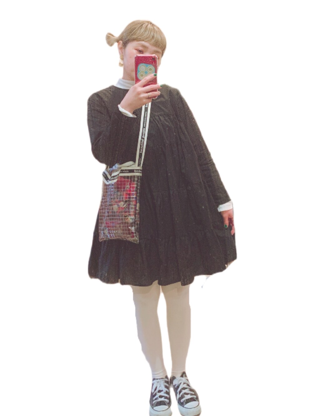 「ワンピース、DONOBAN、beautiful people、converse、UNIQLO、tabio、低身長、150cm、コンバース、大人カジュアル」｜「DONOBANのティアードワンピース ショート（ワンピース、ブラック系）」を使った、リリーさん（レディース・150cm）の春コーディネートの1枚目の写真