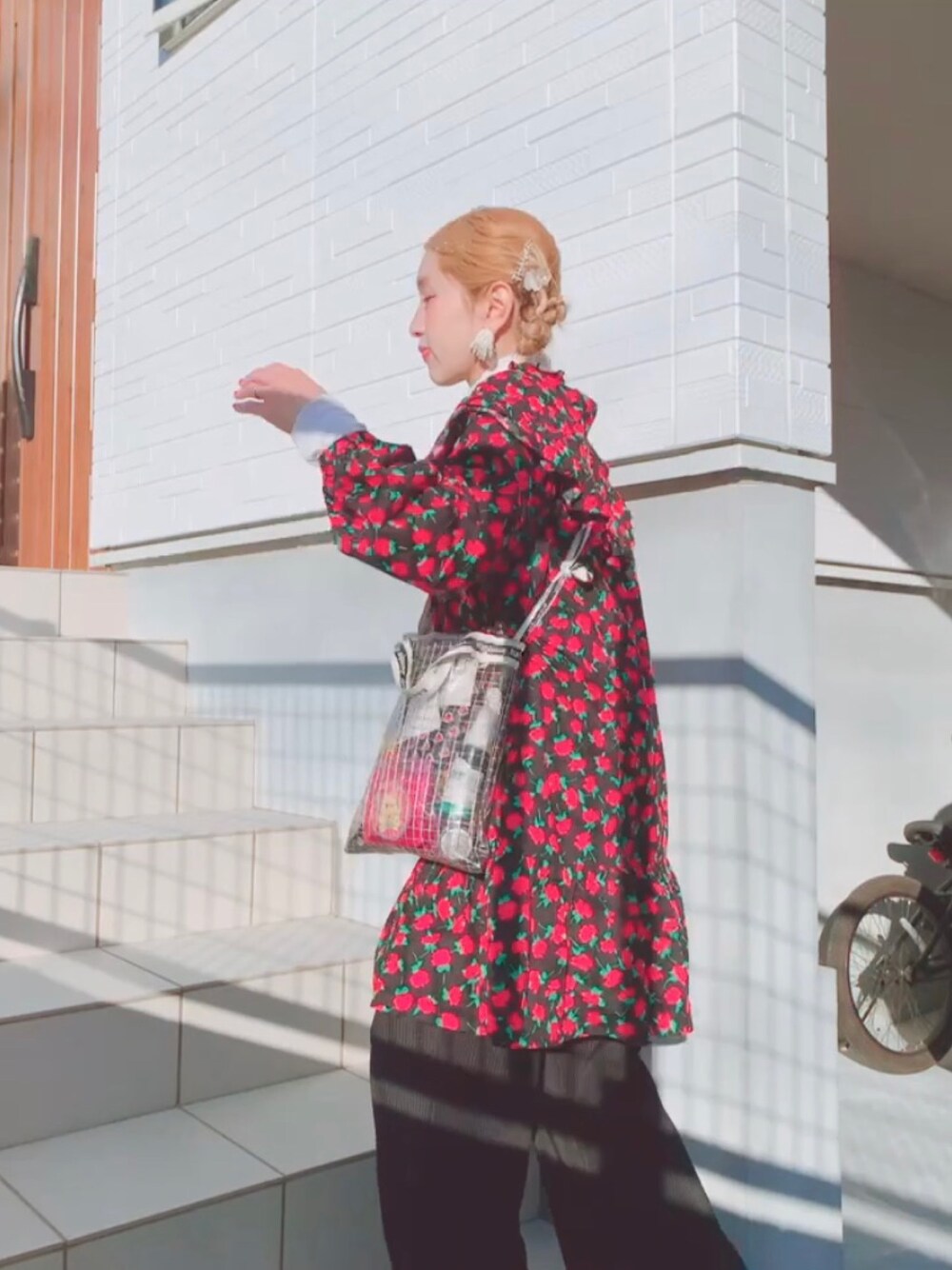 「年末WEAR感謝祭、低身長コーデ、ZARA、バレーシューズ、ワンピース、花柄、プリーツパンツ、notch.、beautiful people、150cm」｜「ZARAのアイテム（ワンピース、ブラック系）」を使った、リリーさん（レディース・150cm）の冬コーディネートの1枚目の写真