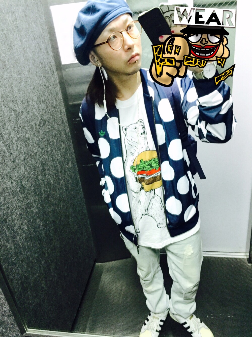 「ベレー帽、めがね、ドット、くまさん、ダメージデニムパンツ、スーパースター80's、バックパック、トリコロール、低身長、ジャージ」｜「adidas Originalsのmi adidas mi Superstar 80s 2015（スニーカー、ホワイト系）」を使った、tbkさん（メンズ・162cm）の春コーディネートの1枚目の写真