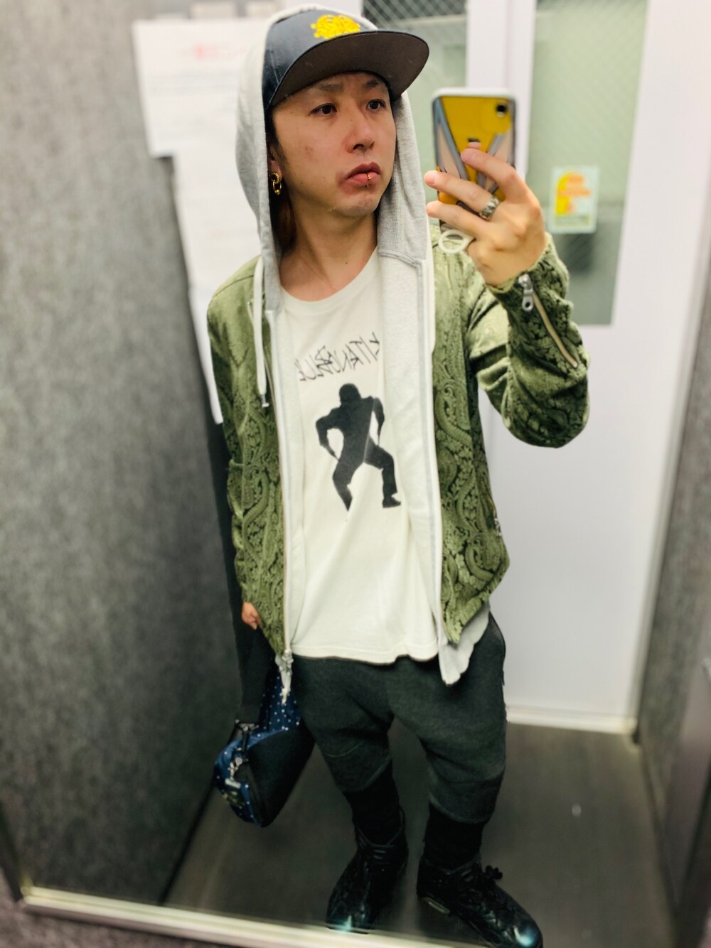 「ノーカラージャケット、KITANOBLUE」｜「NO ID.のmj6150-ｱﾗﾍﾞｽｸﾉｰｶﾗｰｼﾝｸﾞﾙﾗｲﾀﾞｰｽJKT ジャケット（ライダースジャケット、グリーン系）」を使った、tbkさん（メンズ・162cm）の春コーディネートの1枚目の写真