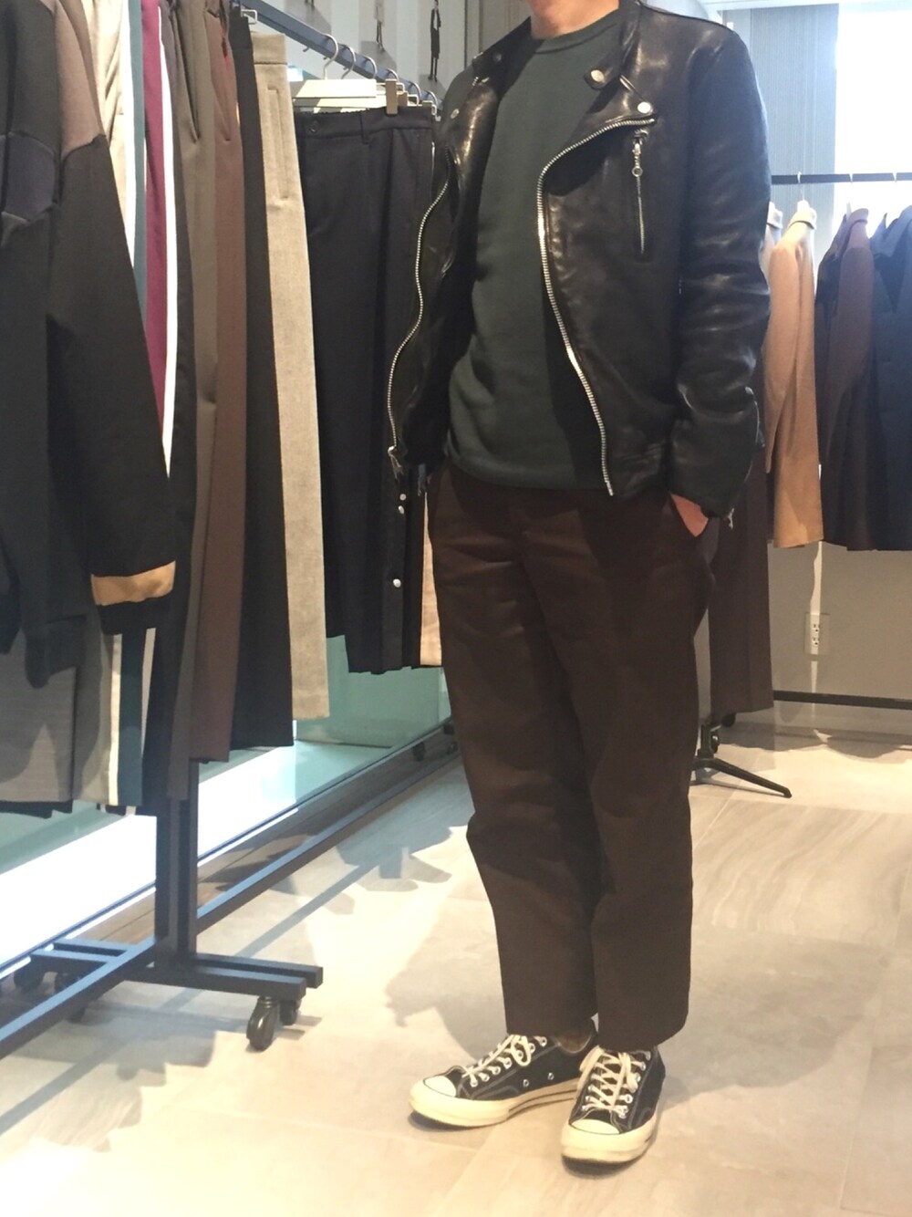 「ATTACHMENT、SCHOTT、STUDIOUS、STUDIOUS SELECT(STUDIOUS SELECT)、レザージャケット、ライダース、ブラック」｜「ATTACHMENTの【ATTACHMENT】×【schott】×【STUDIOUS】ラムレザーダブルライダース（ライダースジャケット、ブラック系）」を使った、MASAさん（メンズ・174cm）の秋コーディネートの1枚目の写真