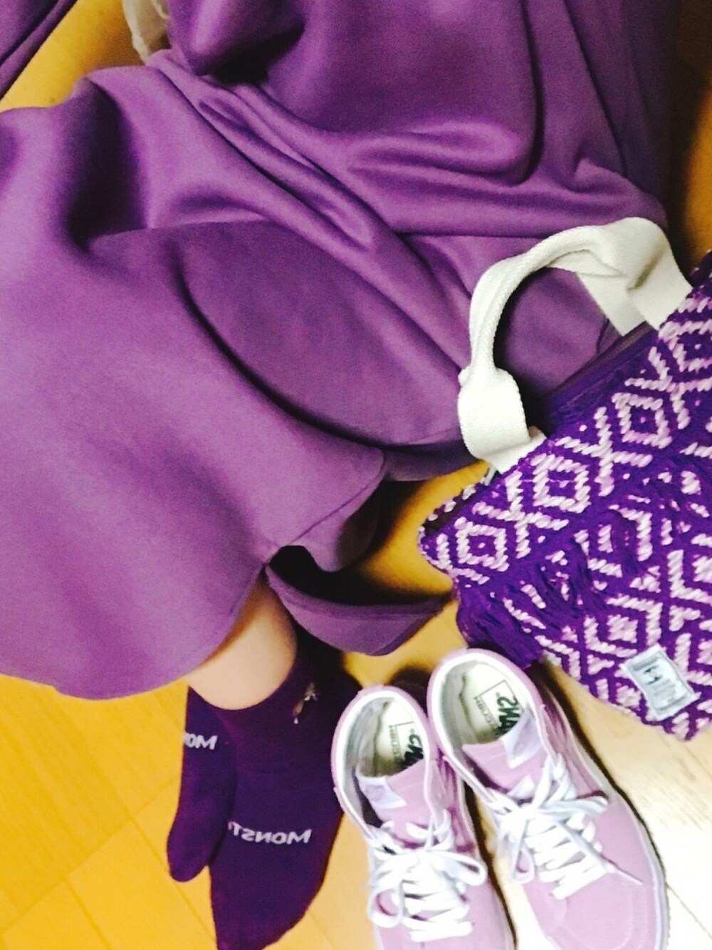 「2018マイベストコーデ、purple、ワンピース、ワンピース×スニーカー、スウェット、スエットワンピース、スウェットワンピース、ハイカットスニーカー、紫、ハンドバッグ」｜「GRLの裏起毛BIGパーカーワンピース（ワンピース、パープル系）」を使った、ピロ吉さん（レディース・161cm）の冬コーディネートの1枚目の写真