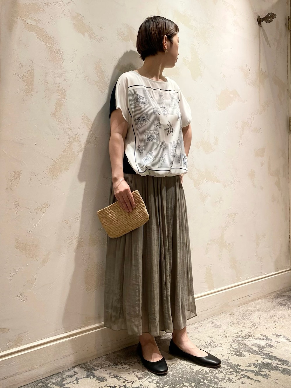 「大人カジュアル、初夏コーデ、キュロット、ビアズリー」｜「BEARDSLEYのコルシカスカーフニット（ニット/セーター、ブルー系）」を使った、konnoooatsukoooさん（レディース・162cm）の夏コーディネートの1枚目の写真