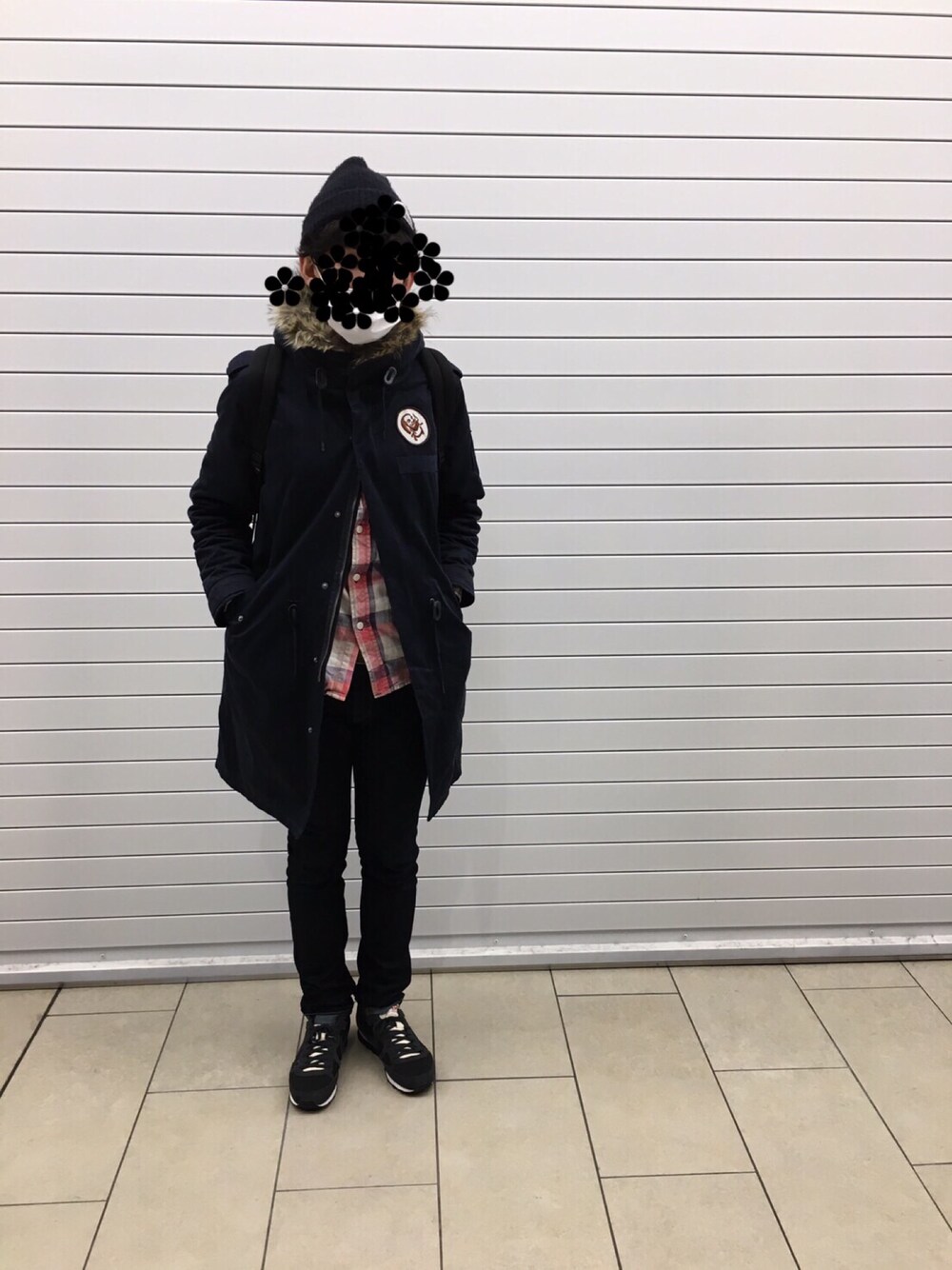 その他のシャツ/ブラウス、ブルー系のデニムパンツ、ブルー系のモッズコートを着用したメンズの冬コーディネートの1枚目の写真
