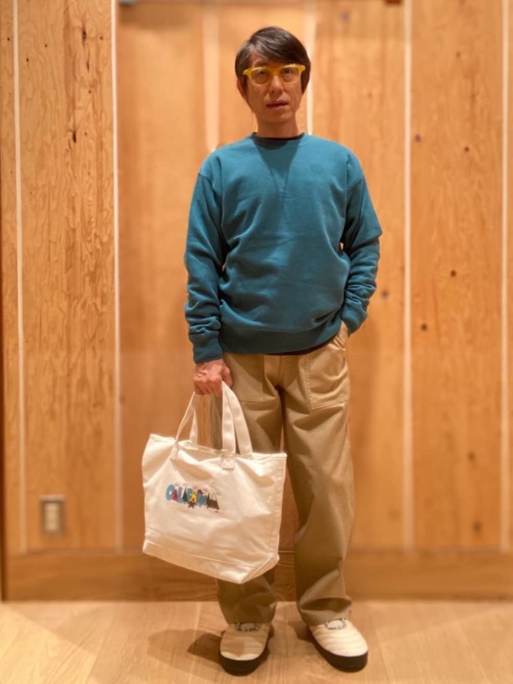 「ベイカーパンツ、coen、楽チンコーデ、コーエン、着回し抜群、USAコットン、続々！秋服」｜「coenの【女性にもオススメ】USAコットンクルーネックスウェットトレーナー(一部WEB限定カラー)#（スウェット、グリーン系）」を使った、よしおさんさん（メンズ・162cm）の秋コーディネートの1枚目の写真