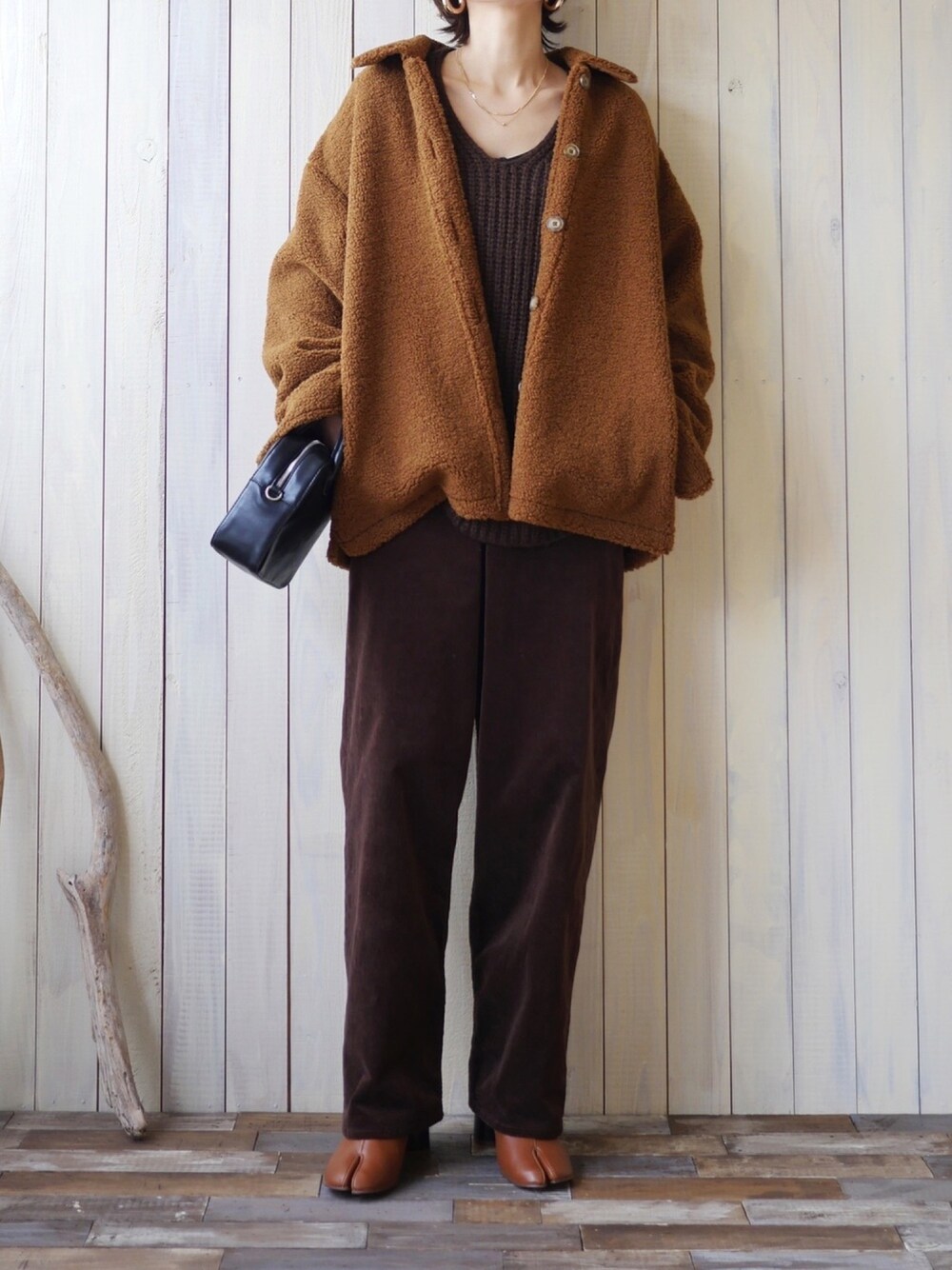 新品 CANALJEAN Via j  手編みVネックニット CANAL JEAN（キャナルジーン）の「via j(ヴィアジェイ) アゼ編みV