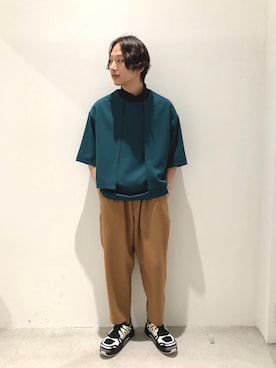 「アイテム（Tシャツ/カットソー、グリーン系）」を使った、Gaku Ishiharaさん（メンズ・180cm）の秋コーディネート