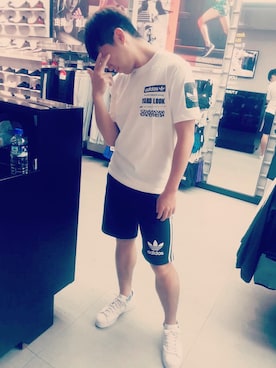 「adidas（アディダス）のアイテム（Tシャツ/カットソー、ホワイト系）」を使った、彭彥智さん（メンズ）の夏コーディネート