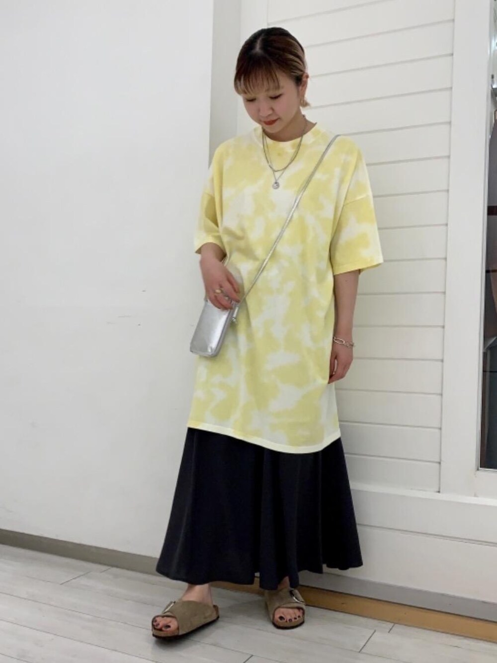 「ワンピース、スカート、リラックス、シューズ、RECOMMEND  ITEM STYLING、EXCLUTIVE ITEM STYLE、👟バッグ」｜「VELATTIの＜VELATTI＞ランダムオーバルブレスレット（ブレスレット、シルバー系）」を使った、福井（fukui）さん（レディース・159cm）の春コーディネートの1枚目の写真