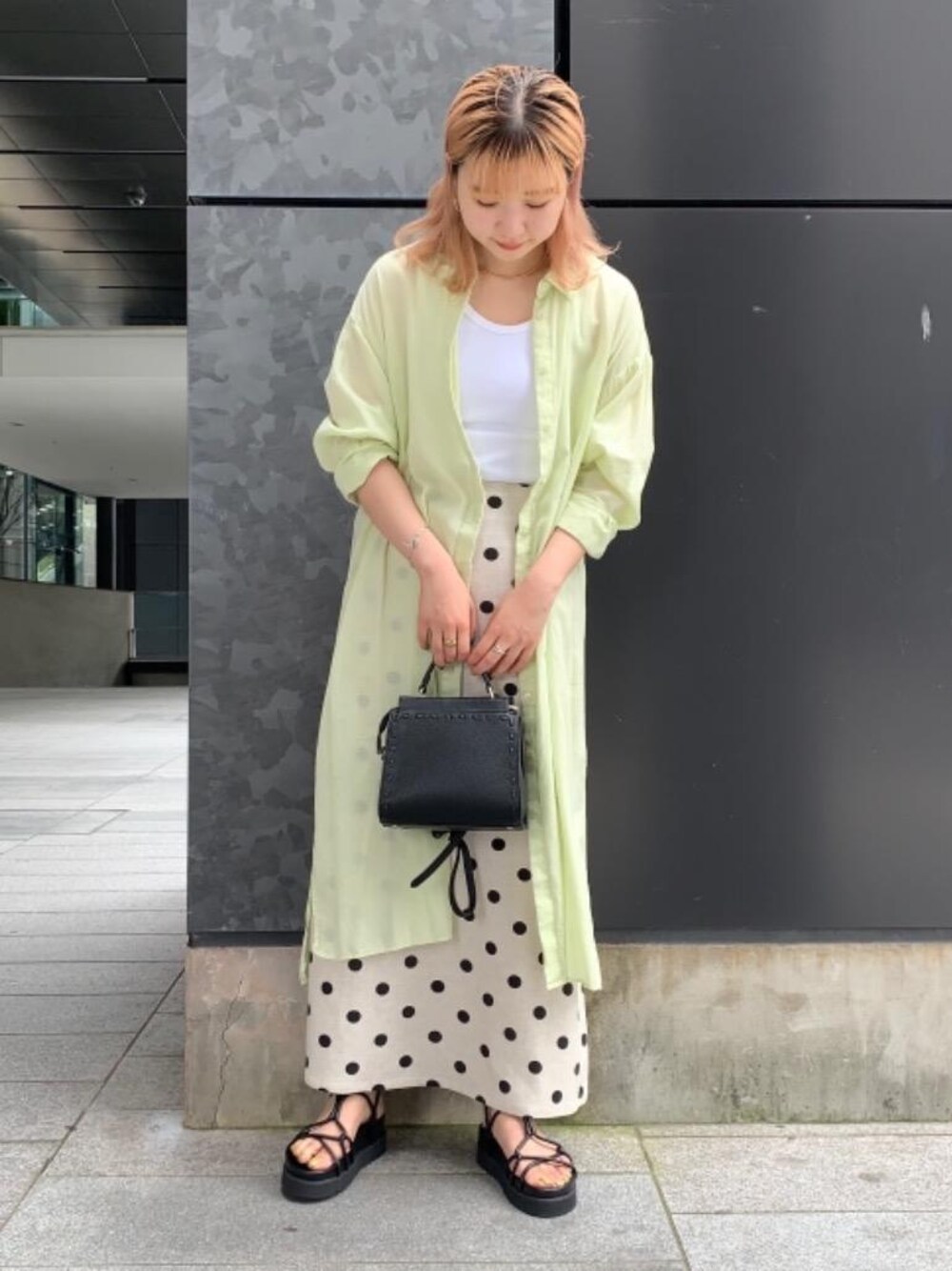 「ワンピース、スカート、シューズ、RECOMMEND  ITEM STYLING、👟バッグ、WEB LIMITED ITEM」｜「BEAUTY&YOUTH UNITED ARROWSのBY テレコリブタンクトップ（タンクトップ、ホワイト系）」を使った、福井（fukui）さん（レディース・159cm）の夏コーディネートの1枚目の写真