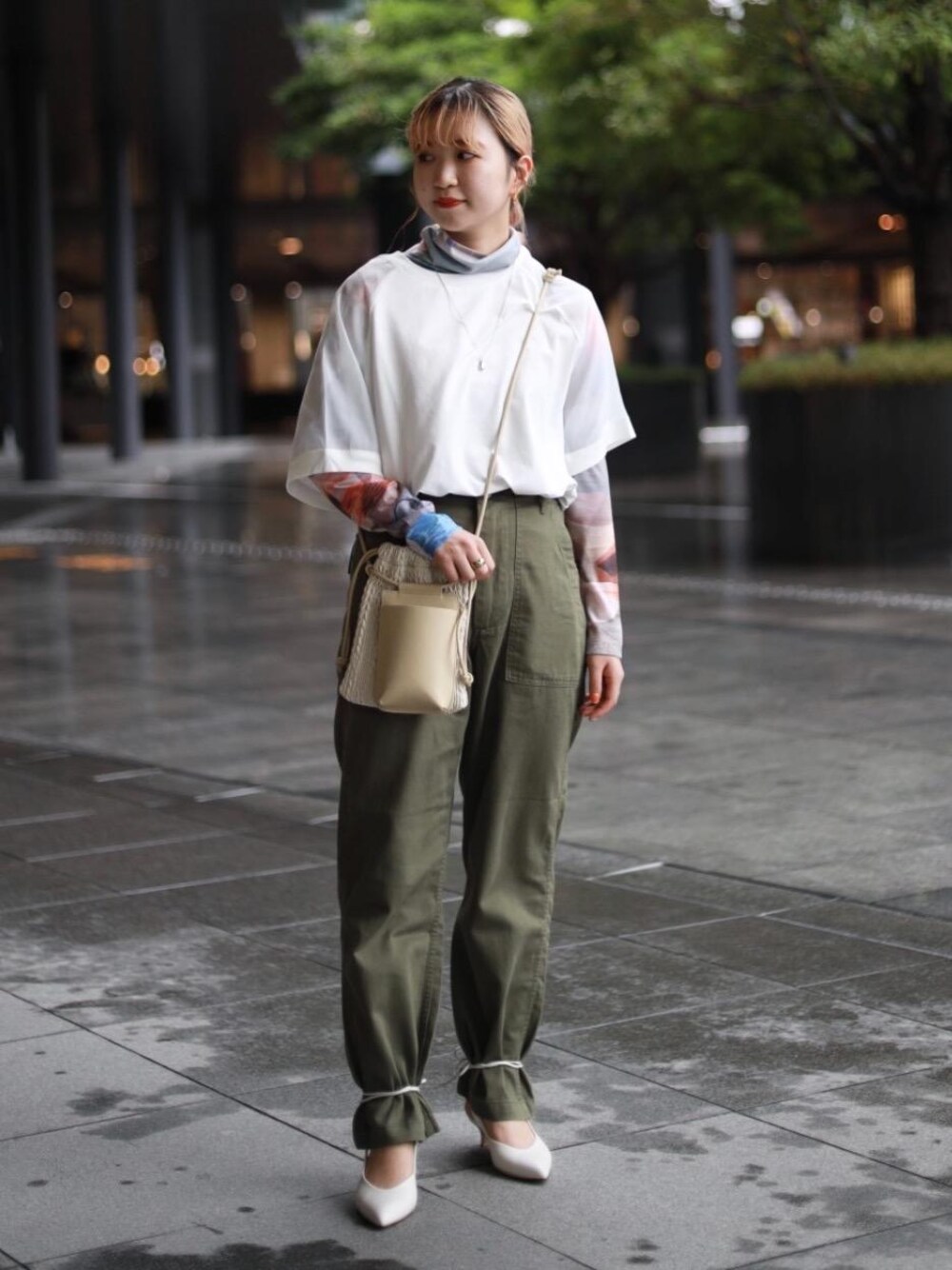 「トレンド、シューズ、Tシャツ/カットソー、RECOMMEND  ITEM STYLING、EXCLUTIVE ITEM STYLE、👟バッグ、ぱんつ、WEB LIMITED ITEM」｜「ARRUMの＜Arrum＞レザー ポインテッドレースアップ シューズ（パンプス、ホワイト系）」を使った、福井（fukui）さん（レディース・159cm）の夏コーディネートの1枚目の写真